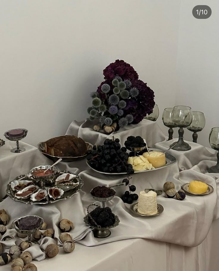 GRAZING TABLE