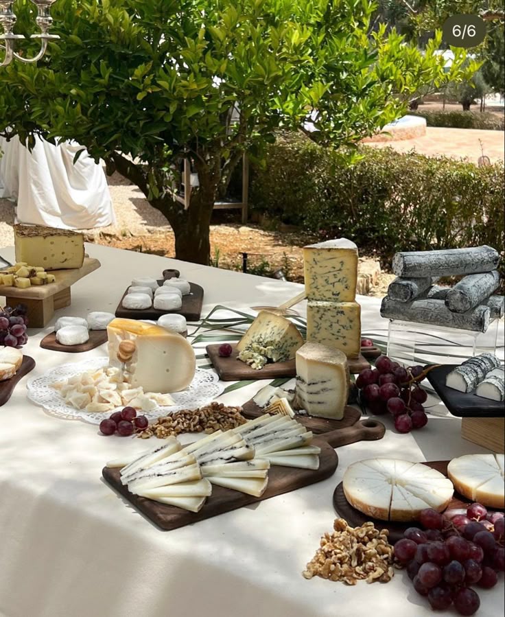 GRAZING TABLE