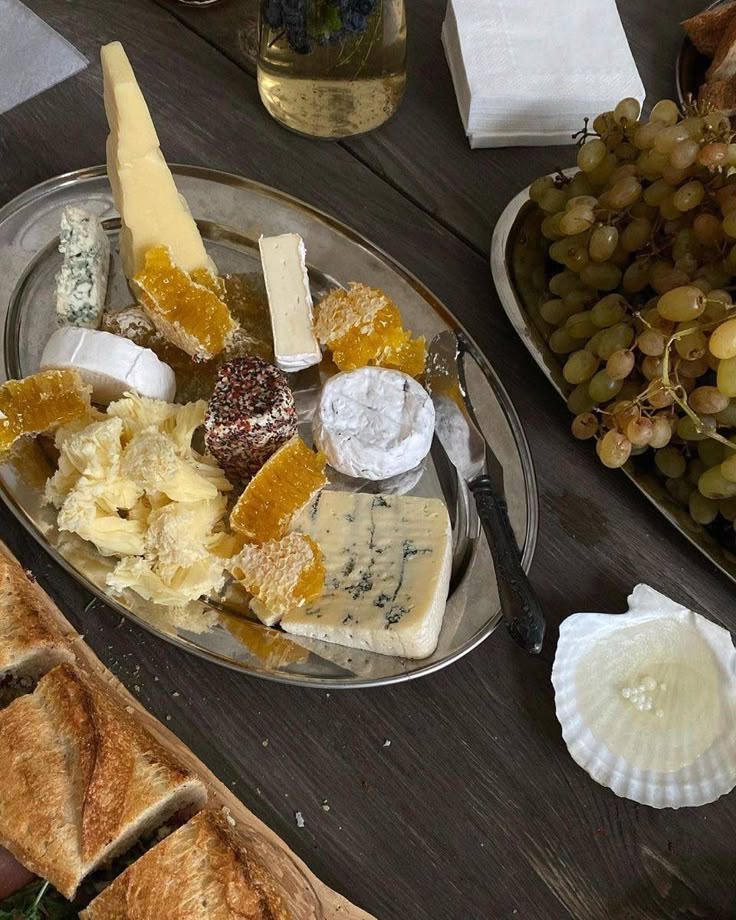 GRAZING TABLE